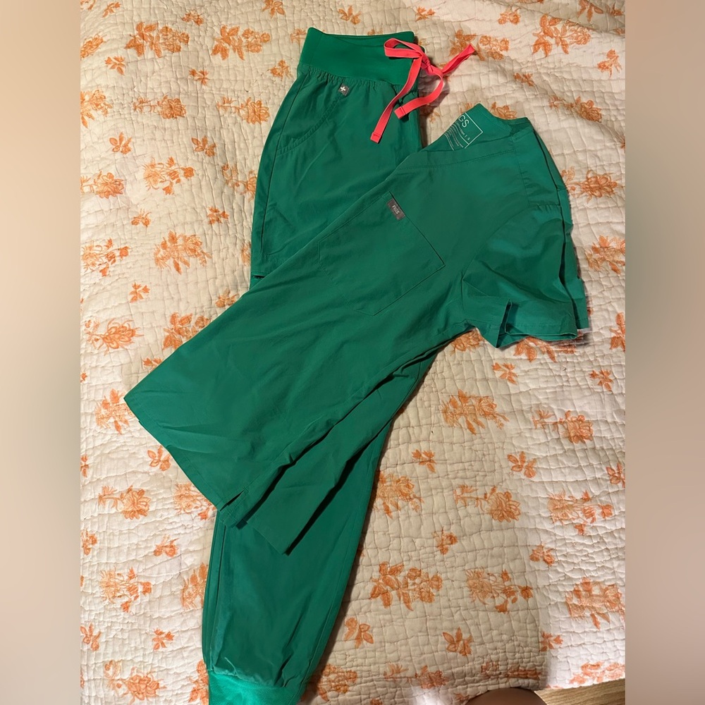 FIGS Safety Green Scrub Set Small *Discontinued*